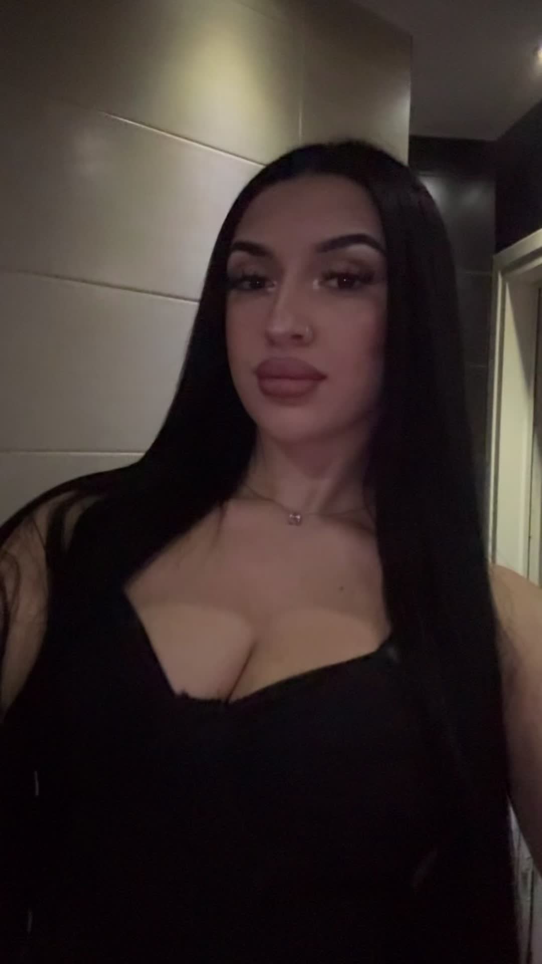 @nela