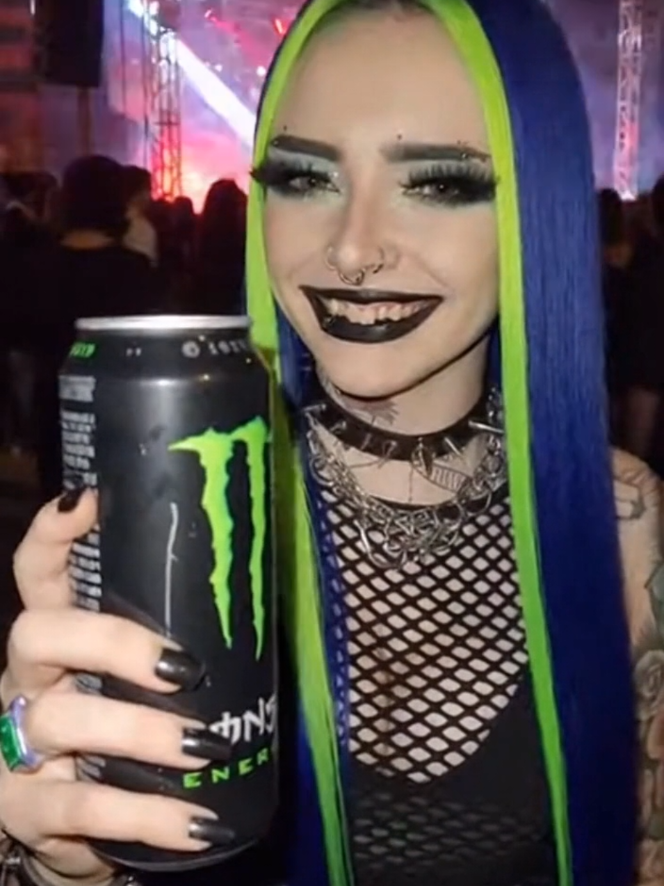 @Goth Girl🦇🖤