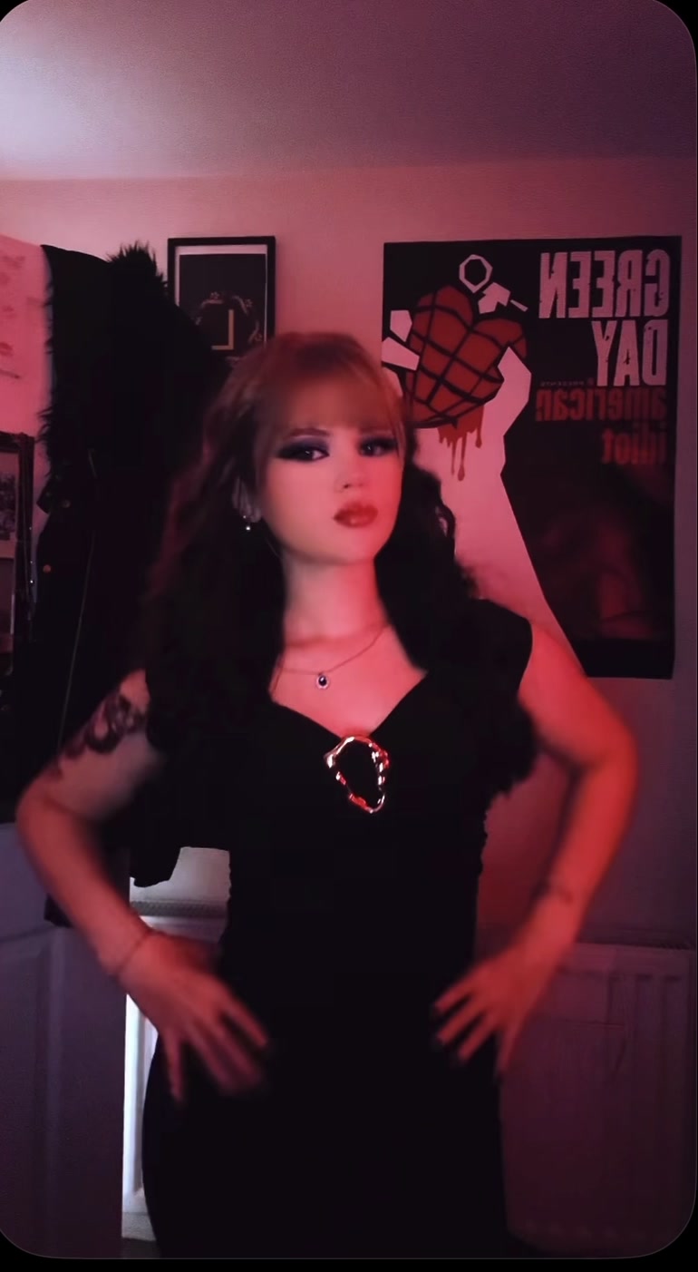 @丰🖤 𝕷𝖎𝖛𝖘𝖙𝖆𝖗 🖤 丰