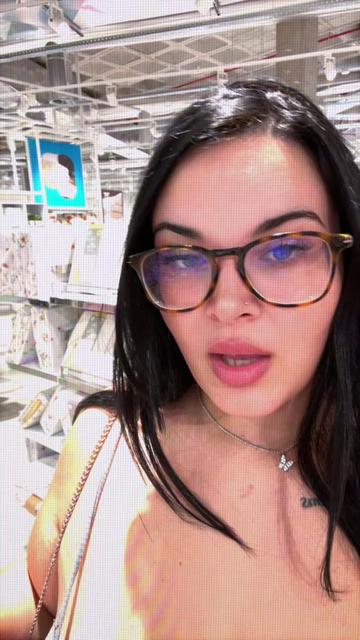 @Carmela00