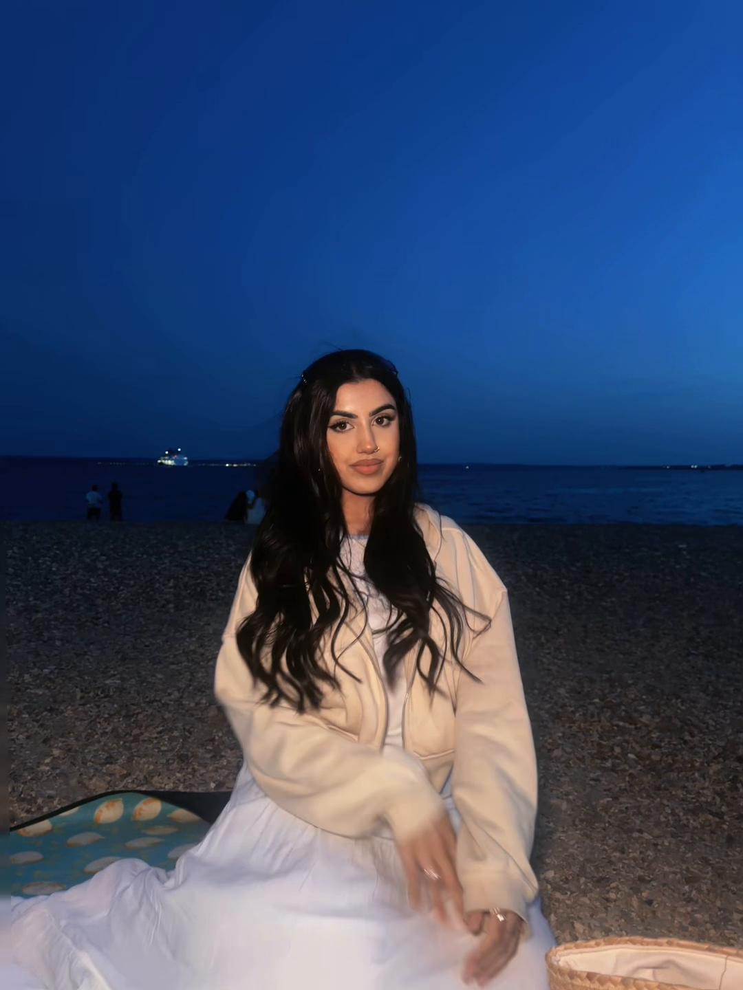 @arooj