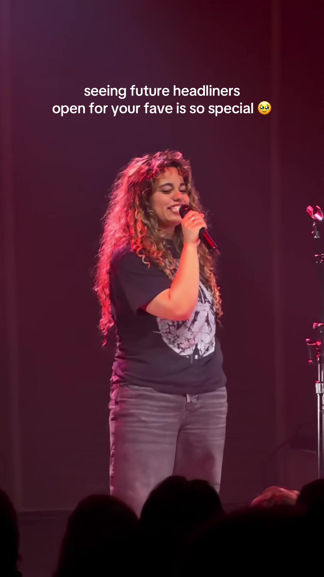 @Maisie Peters on stage