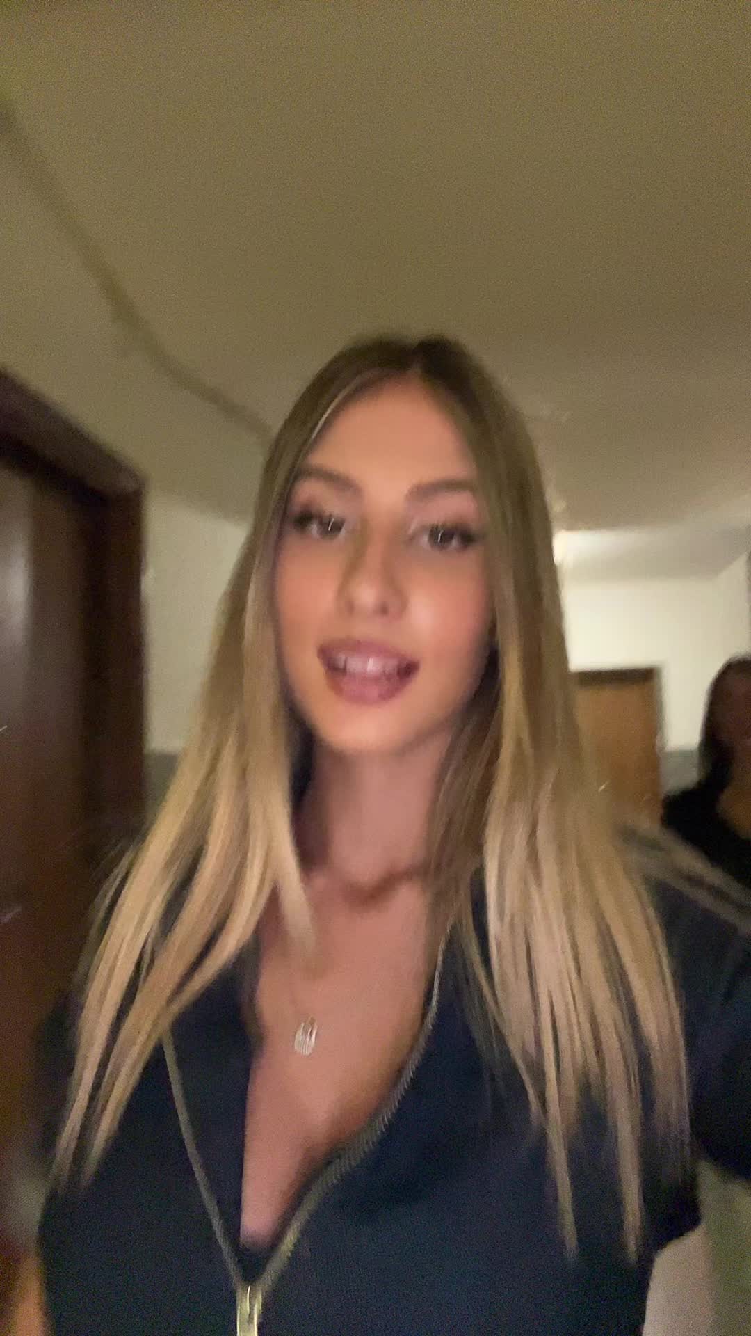@_eliana_