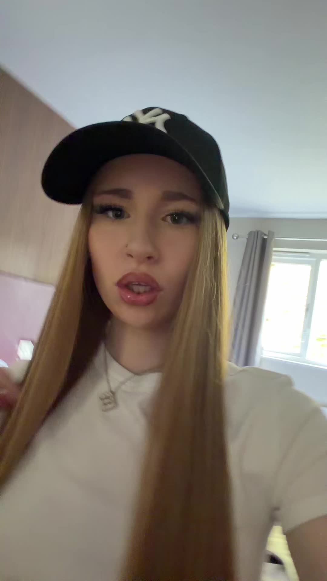 @𝐸𝓋𝑒𝓈🎀💗