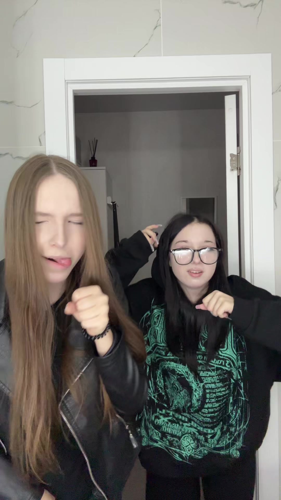 @яника