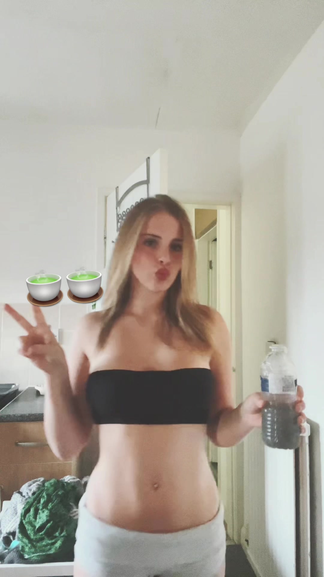 @🦄