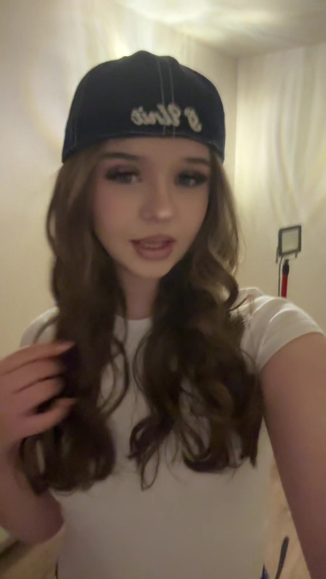 @zuvanxar_