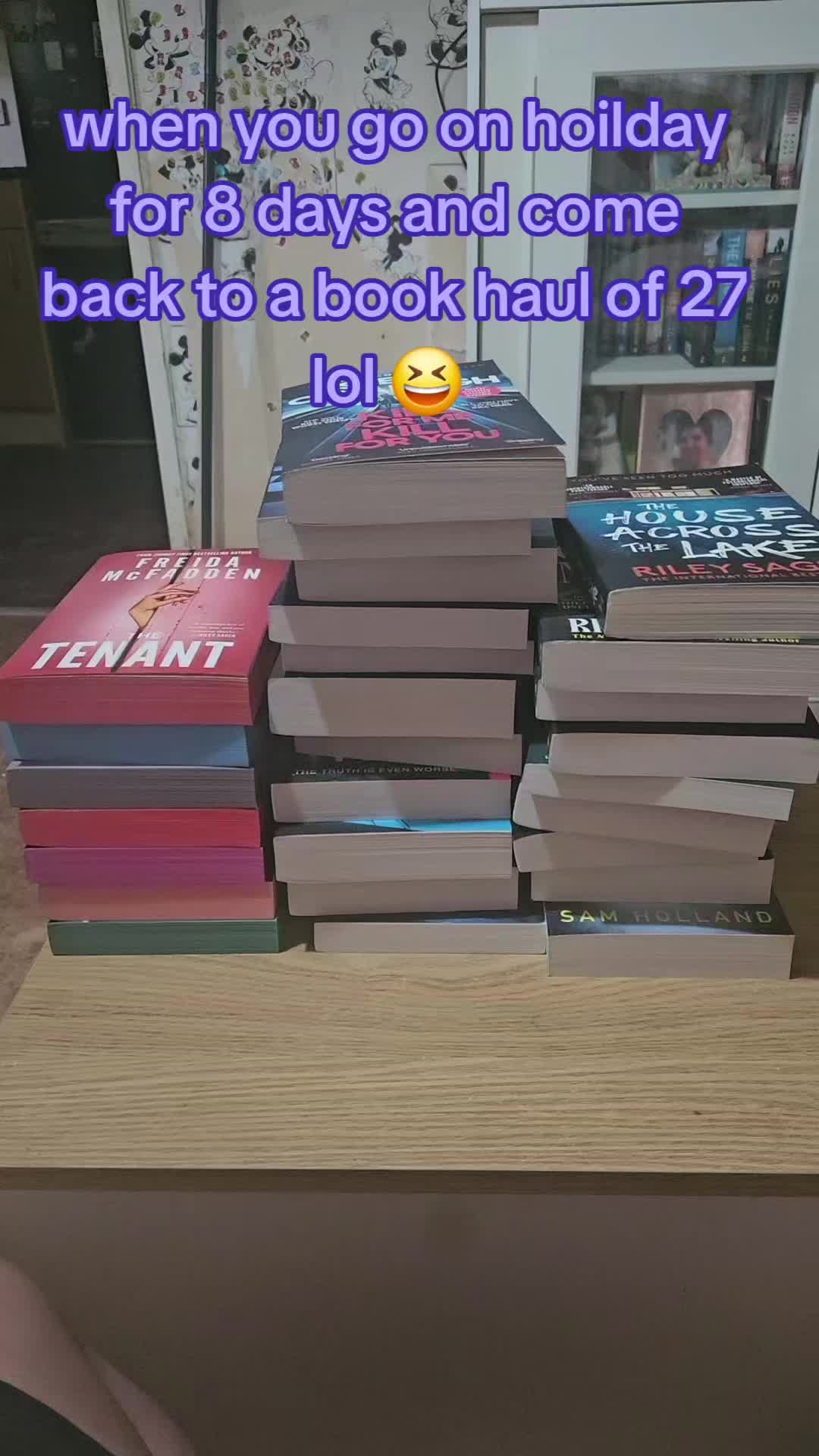 @KellyLovesBooks