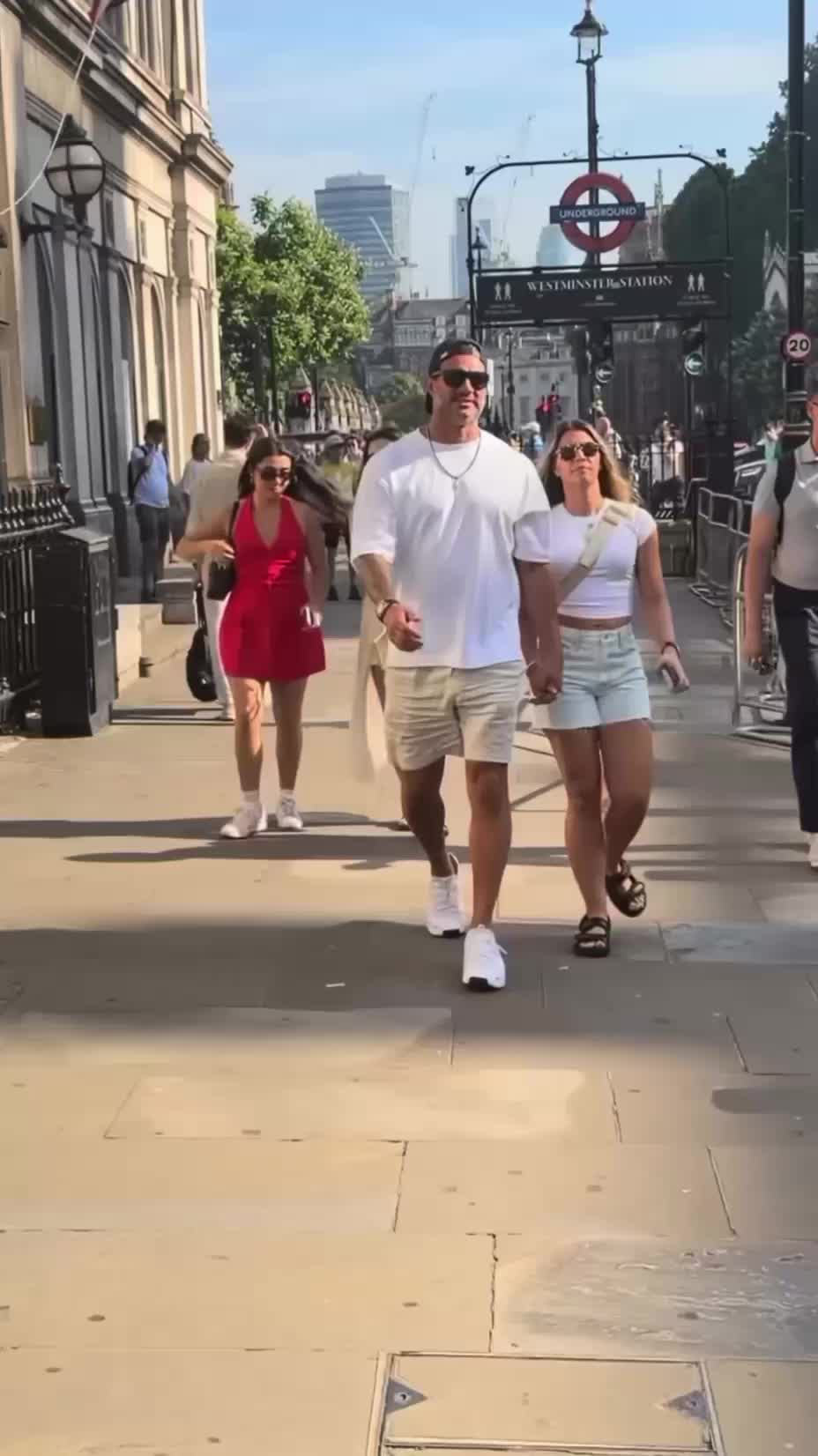 @𝓓𝓪𝓷𝓲𝓪𝓵 𝓚𝓱𝓪𝓷 𝕌𝕂🇬🇧
