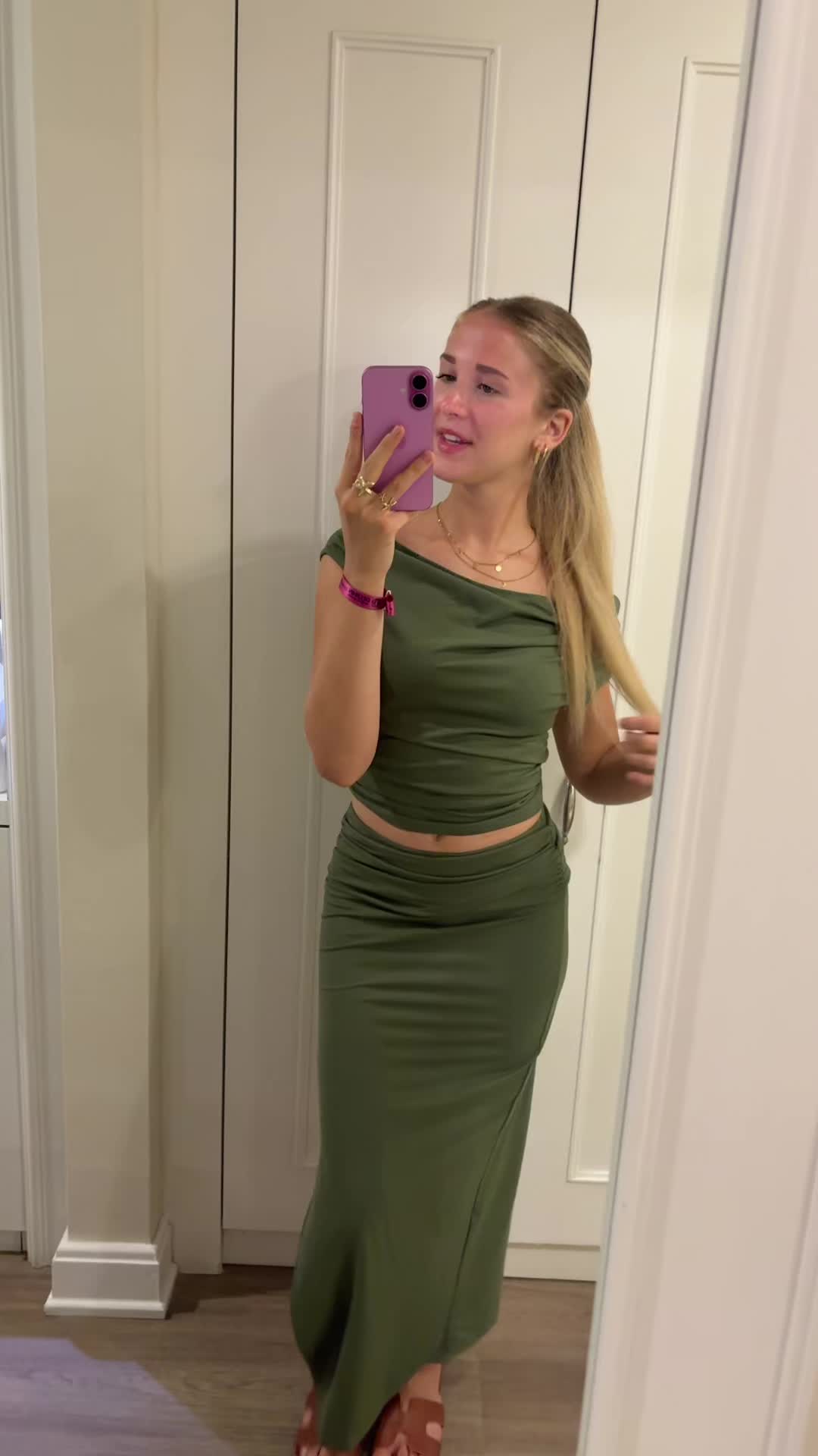 @Luna