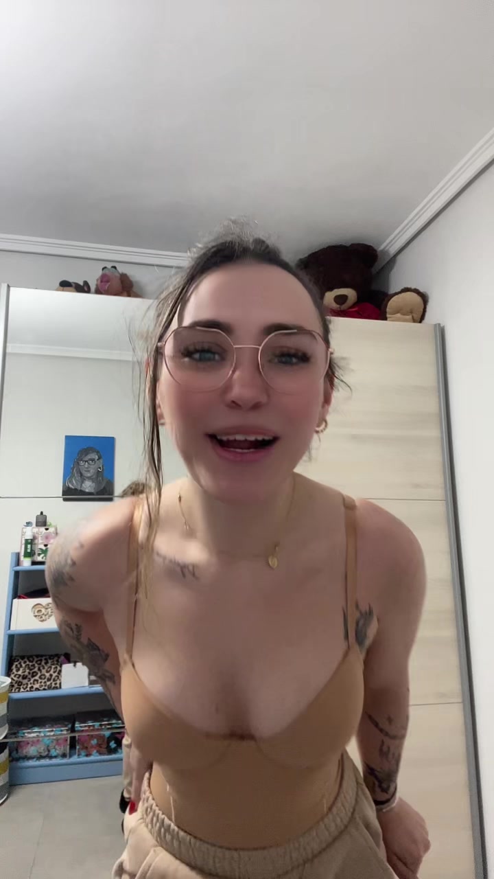 @Famousera