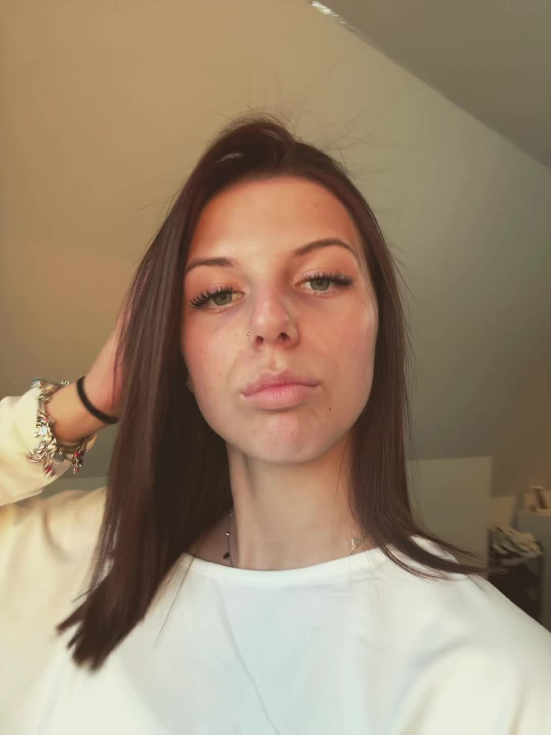 @℣