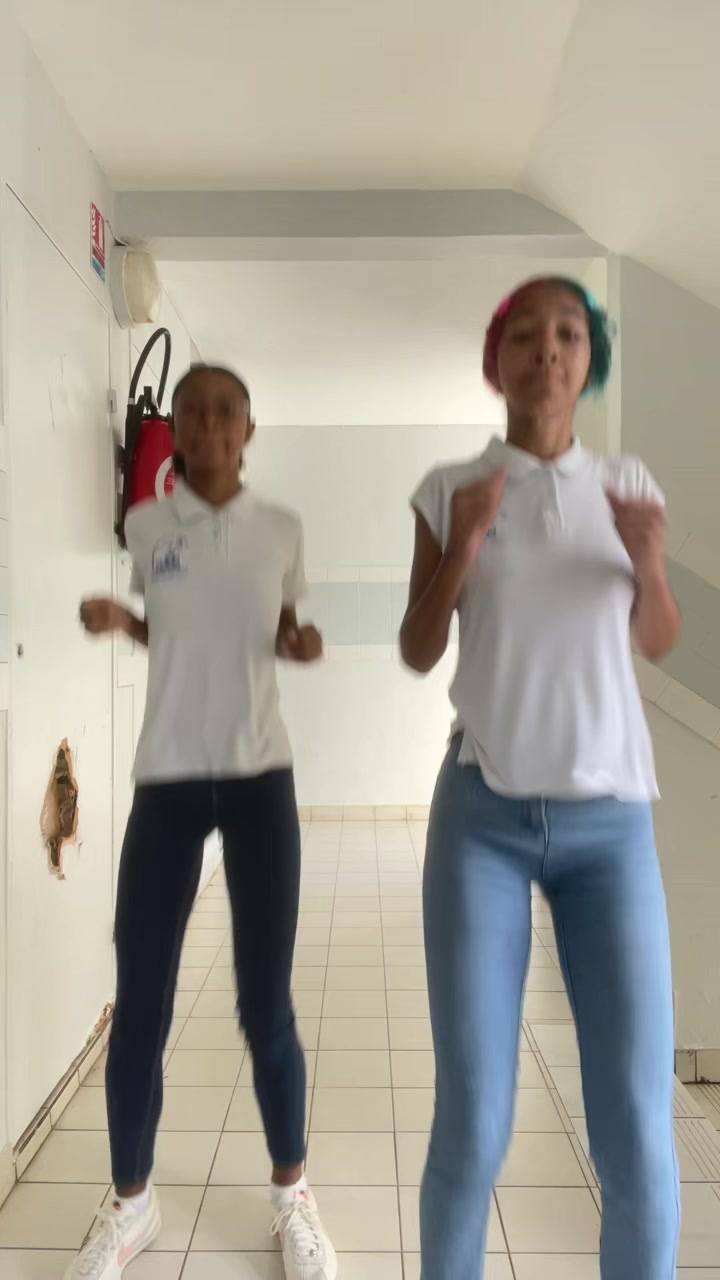 @𝚈&rsquo;🦦