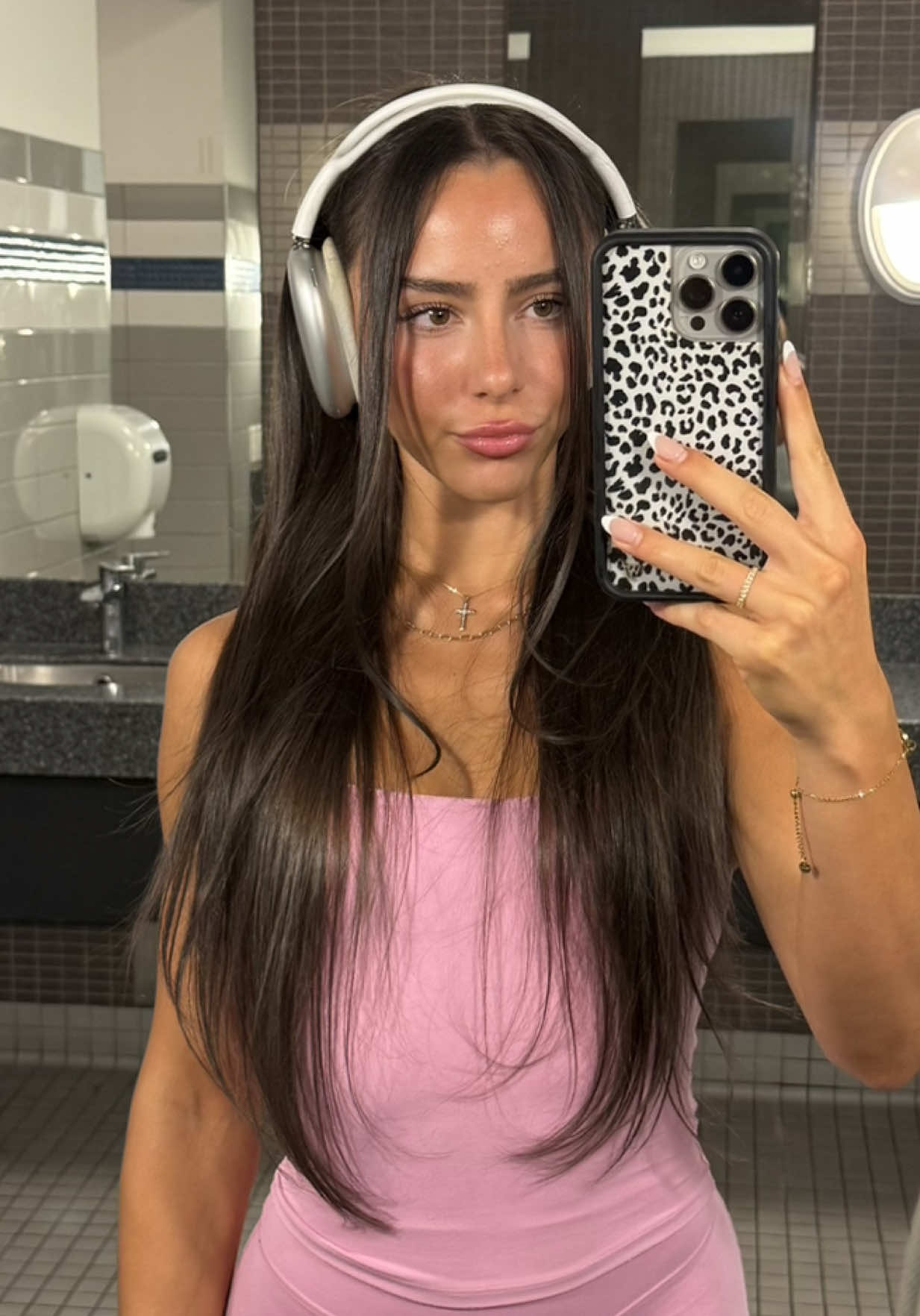 @meelahangelina