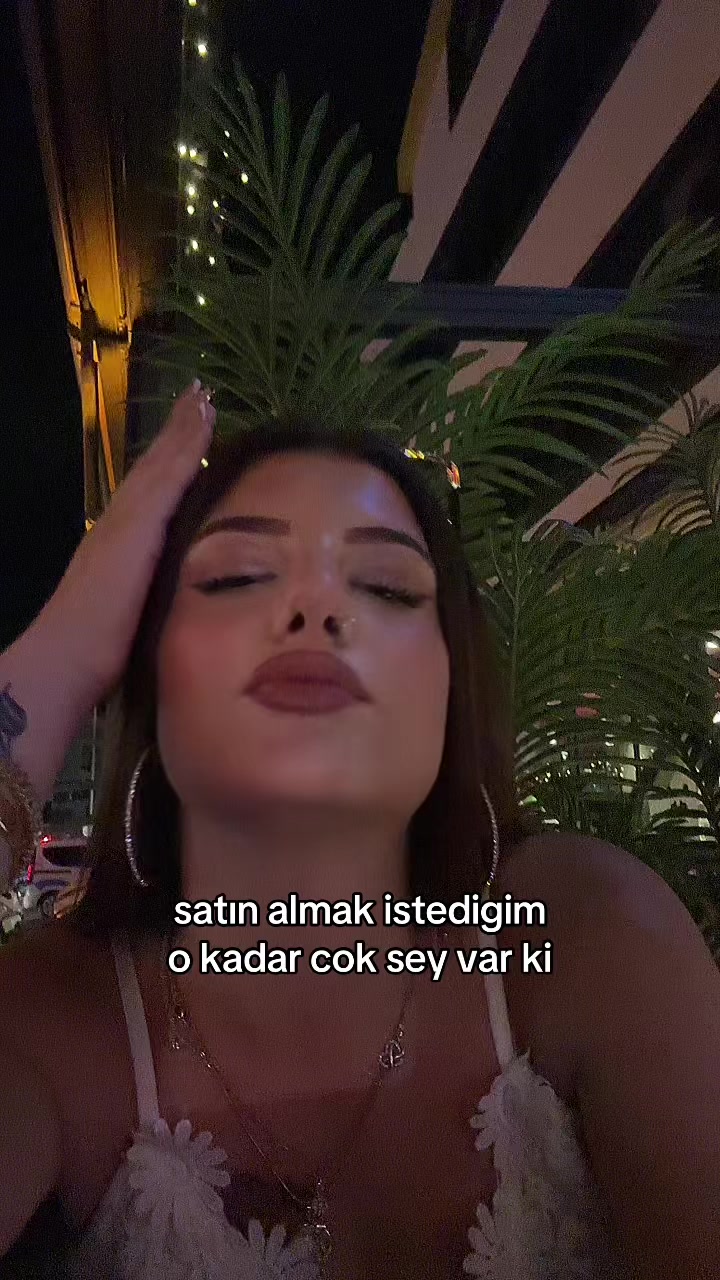 @Azra Eşref