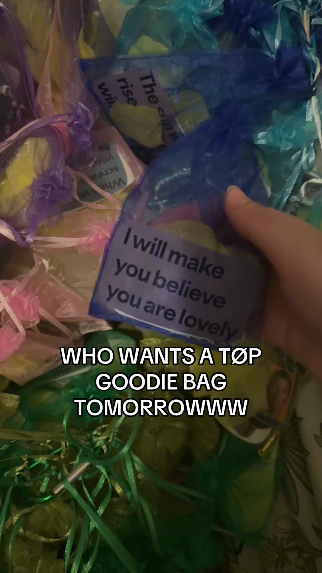 @mia |-/