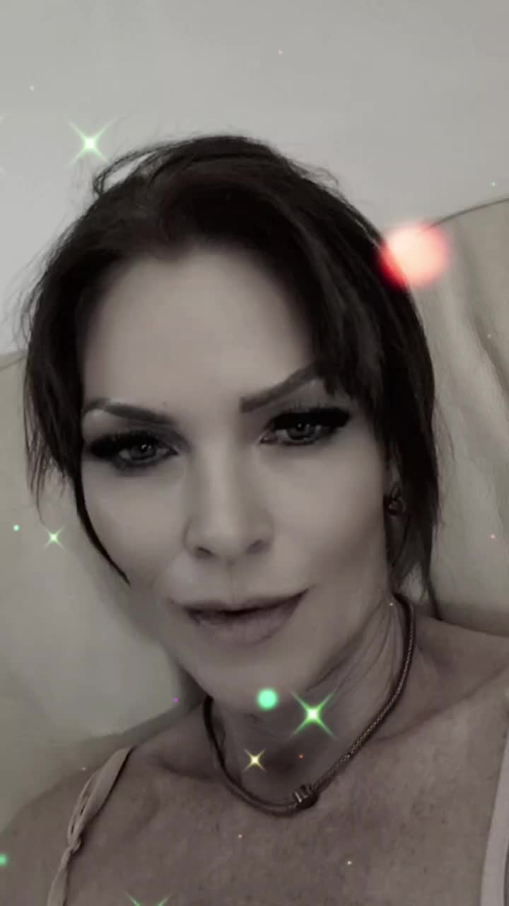 @thequeenofpink76
