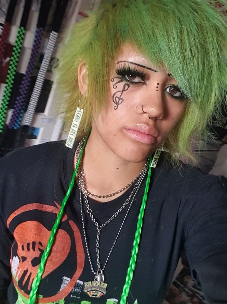 @MikaMassacre☢️💥