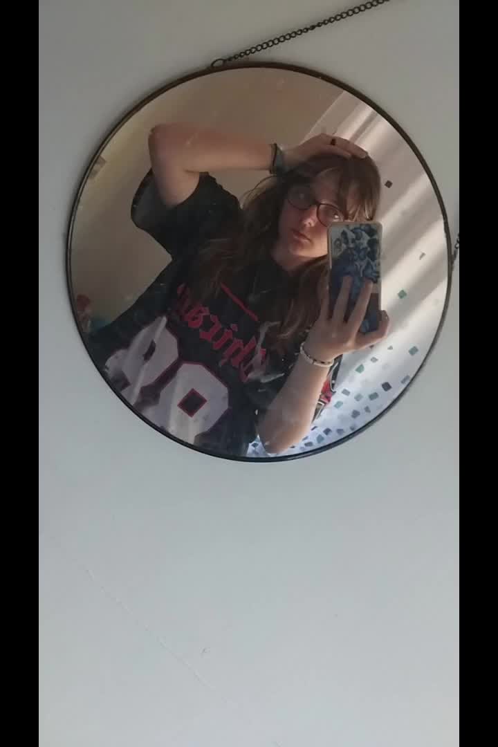 @Ellie🎤🕷