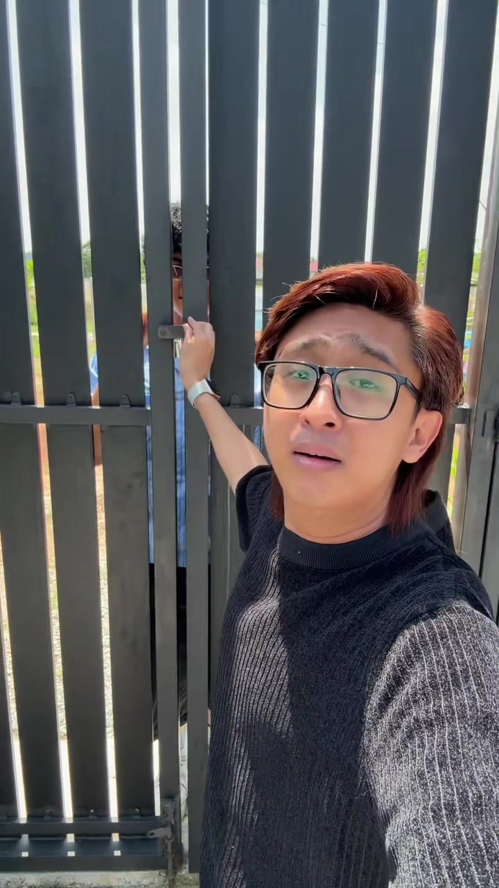 @Apom Yang Menekan