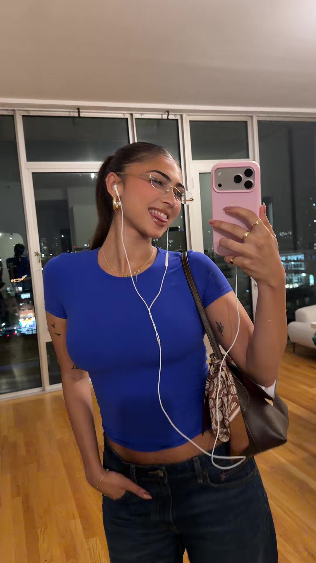 @bella