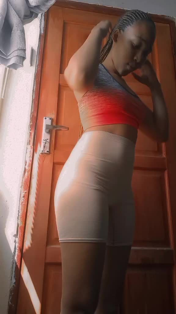 @YT: KRISIEY LOUW