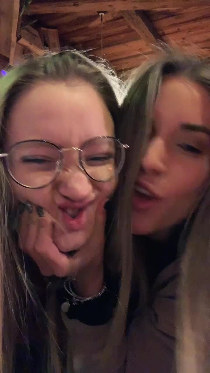 @_AleKat_