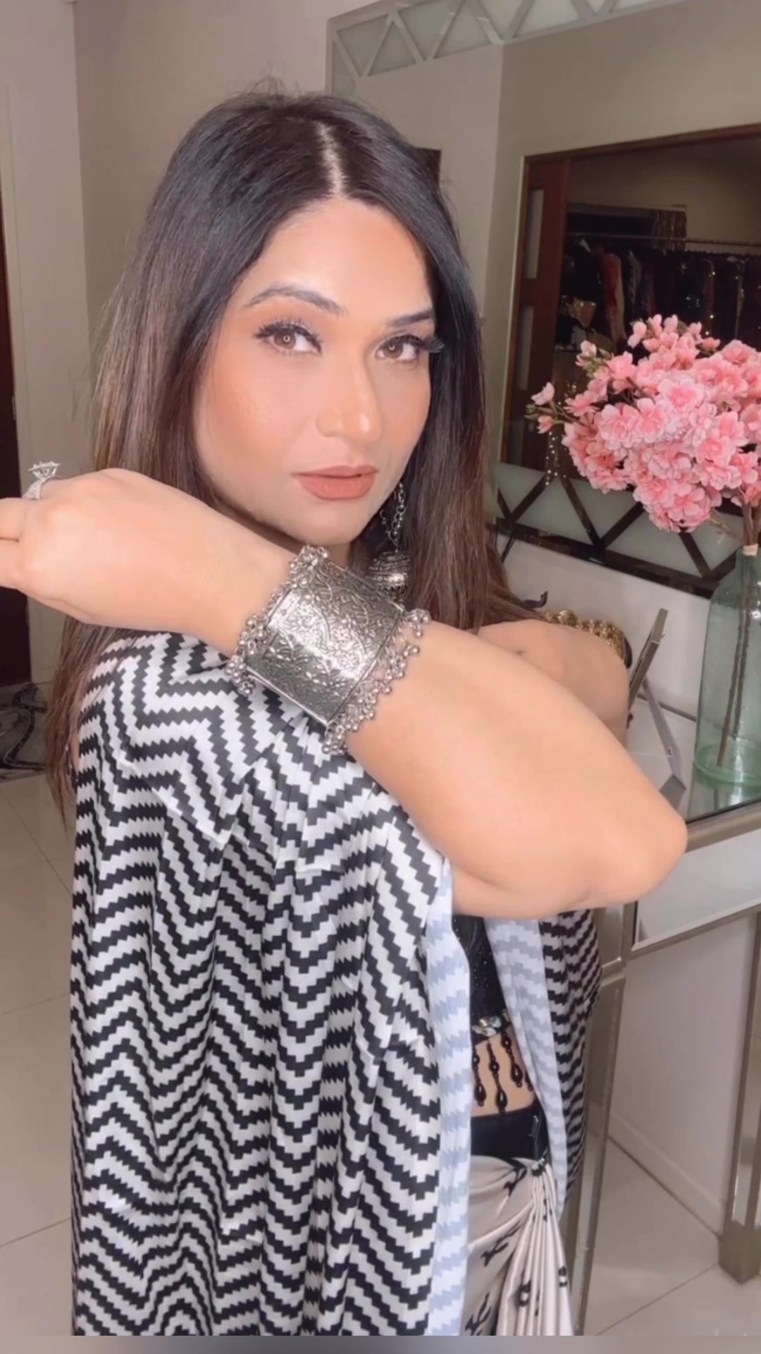 @saakshi