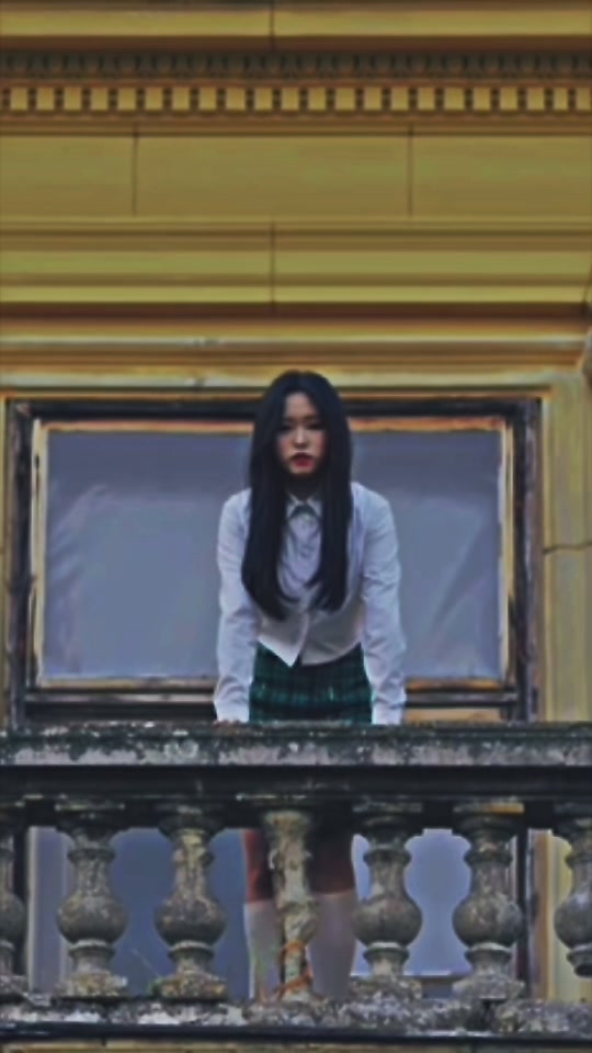 @vivi is my third bias in loona