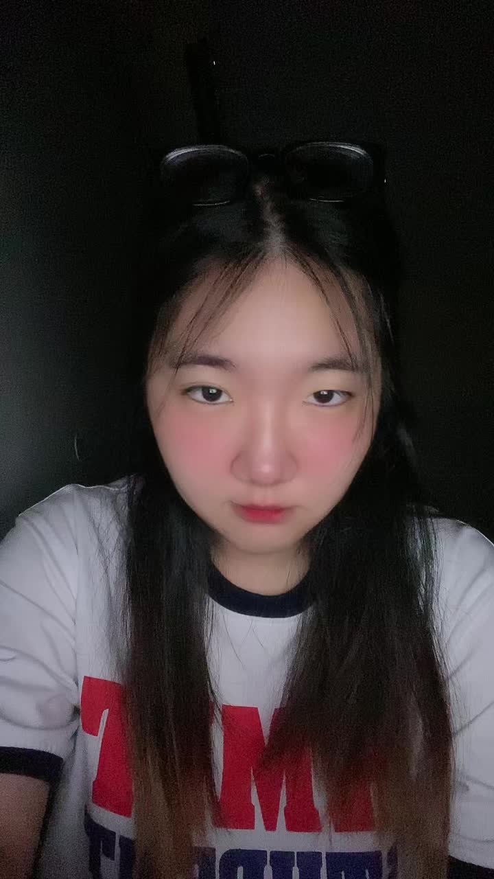 @C&ocirc; b&eacute; lai H&agrave;n