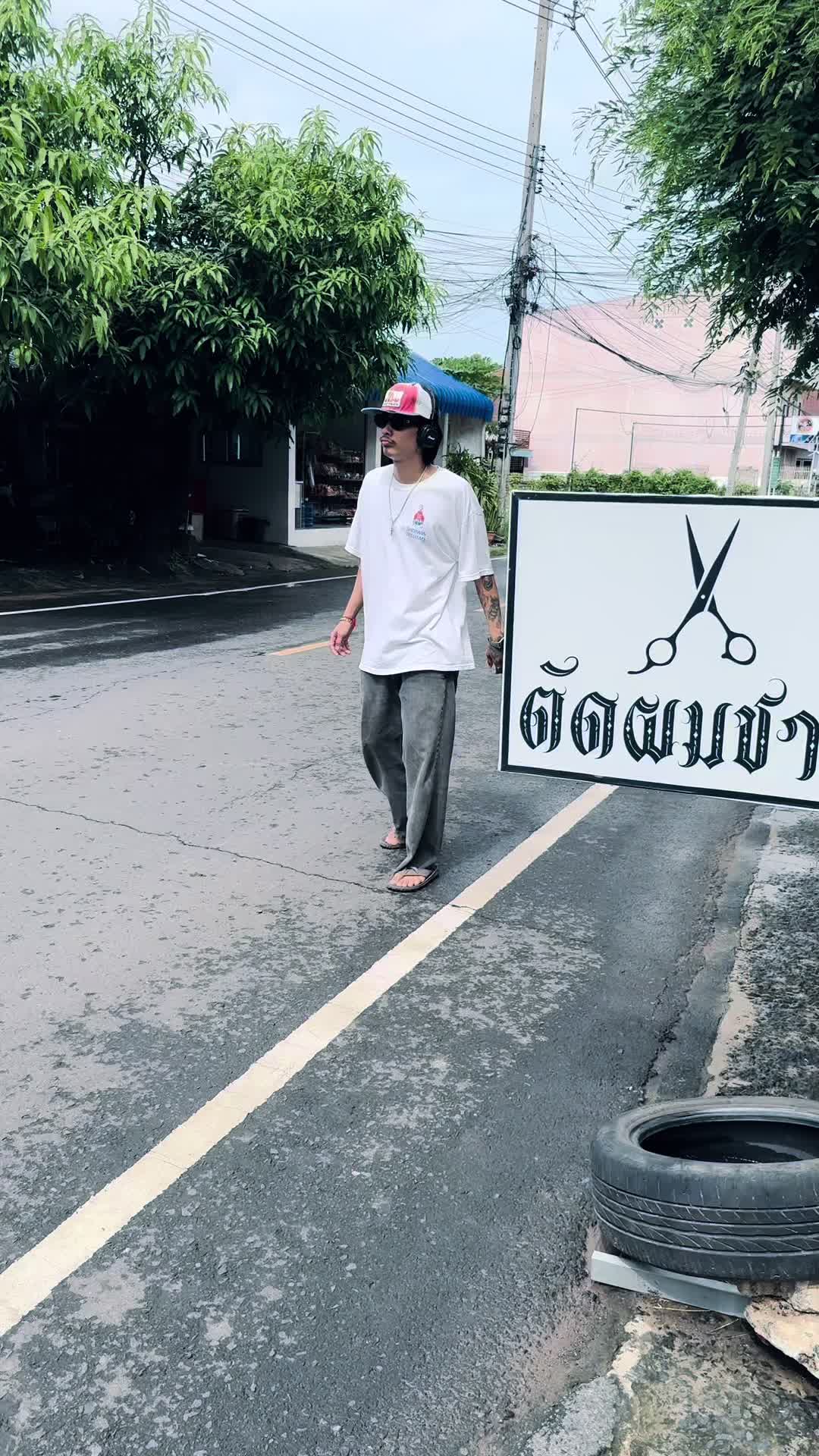 @โม