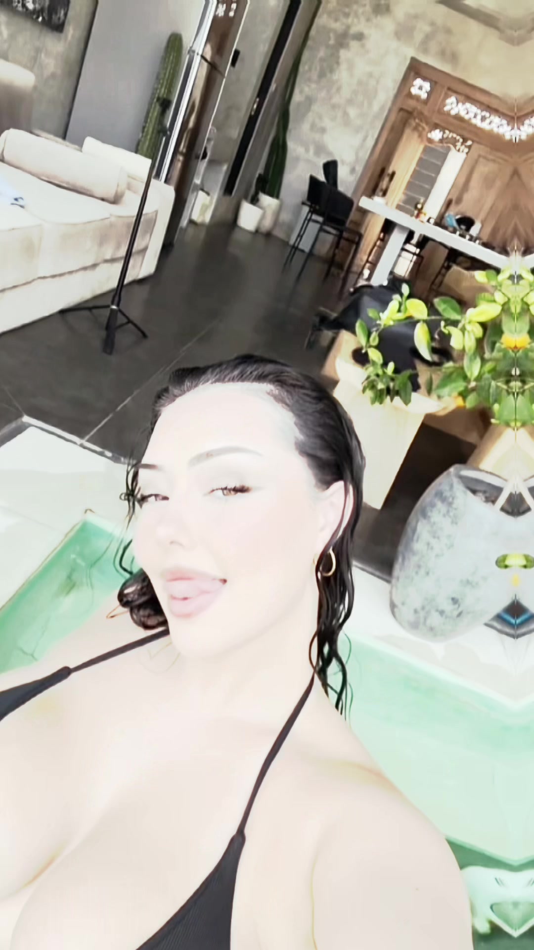 @user06215695065