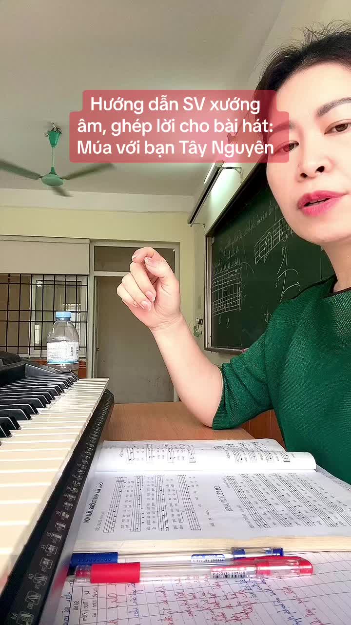 @C&Ocirc; THU &Acirc;M NHẠC