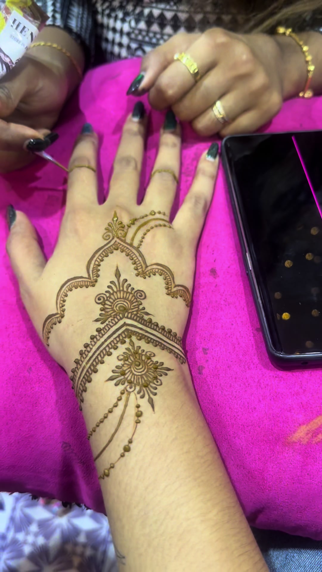 @Daisy Stains Henna