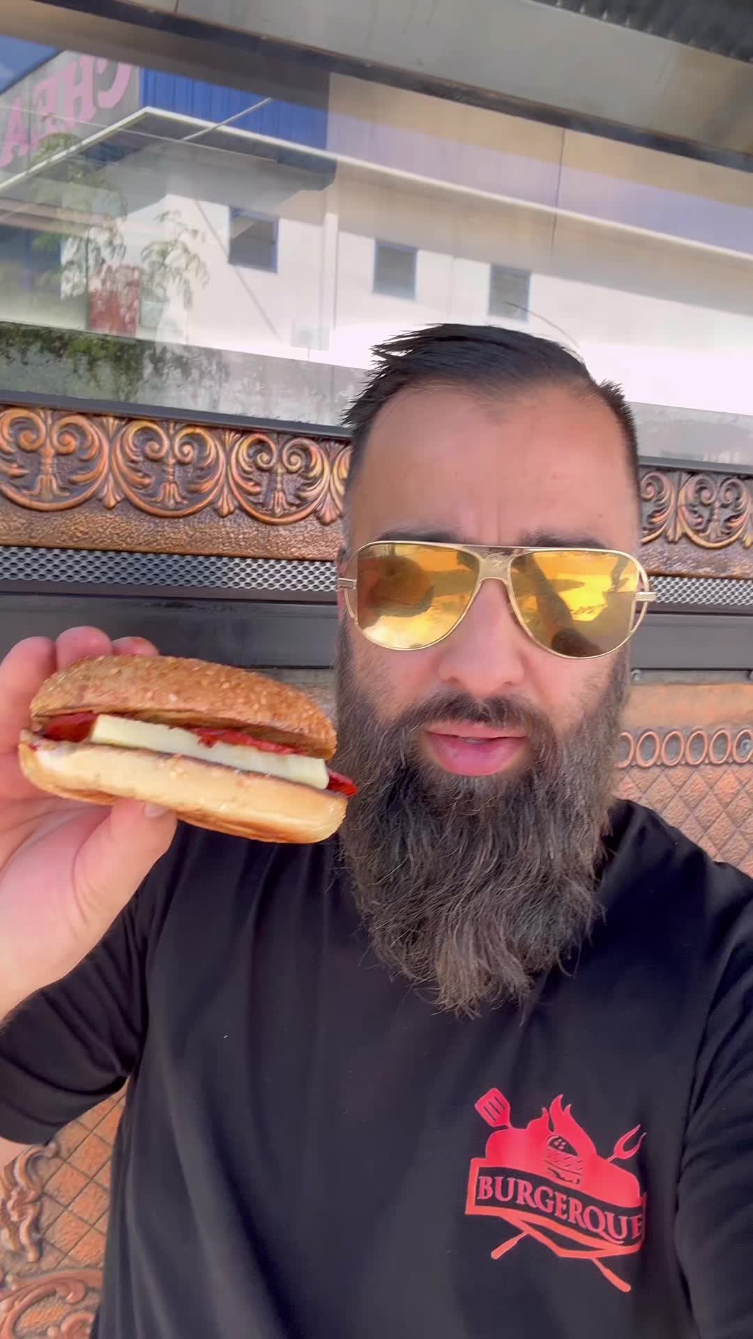 @BurgerQue