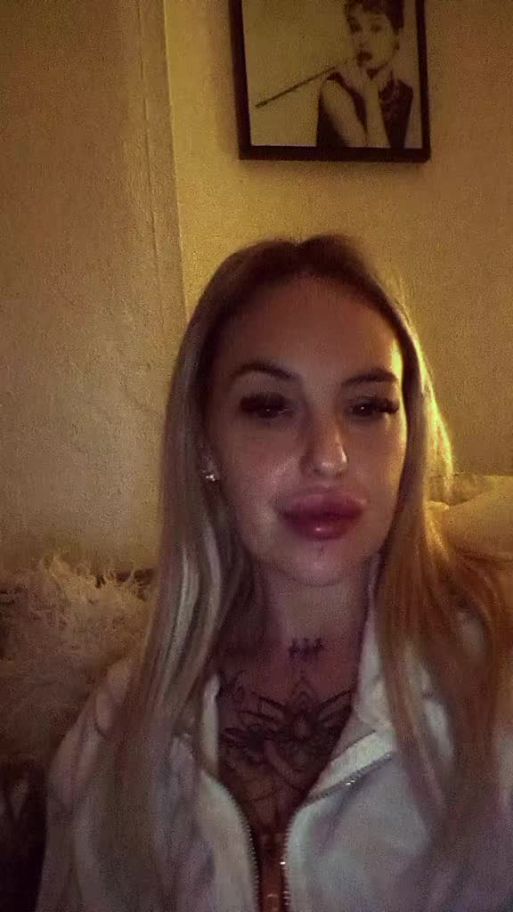 @Danielle Robertson🍒🦋
