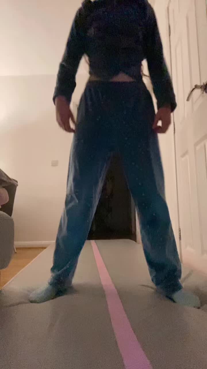 @Lolasandcaitlinsdanceaccount