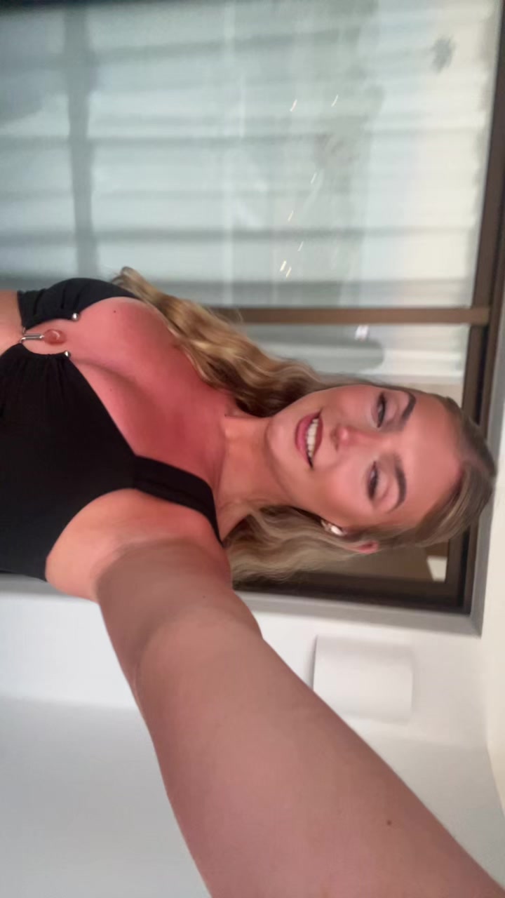 @anniemcl_