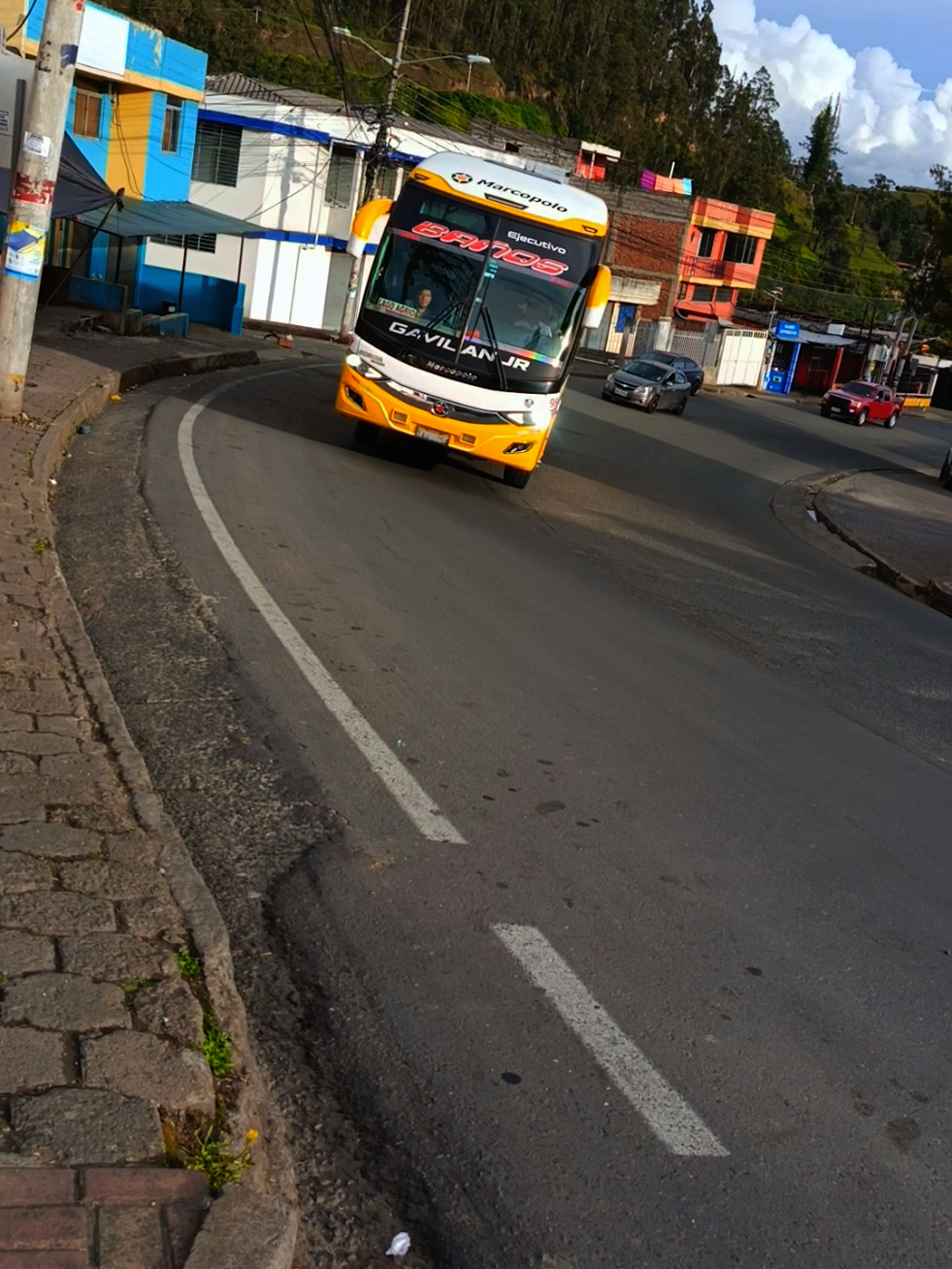 @Alejo_buses