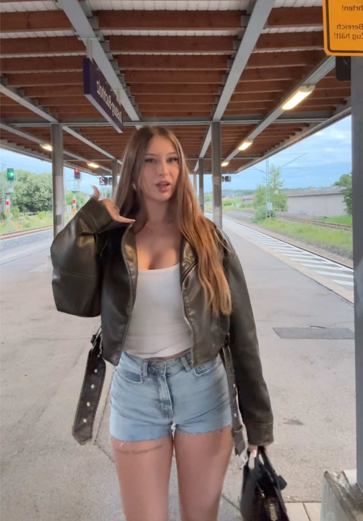 @Larissaxra