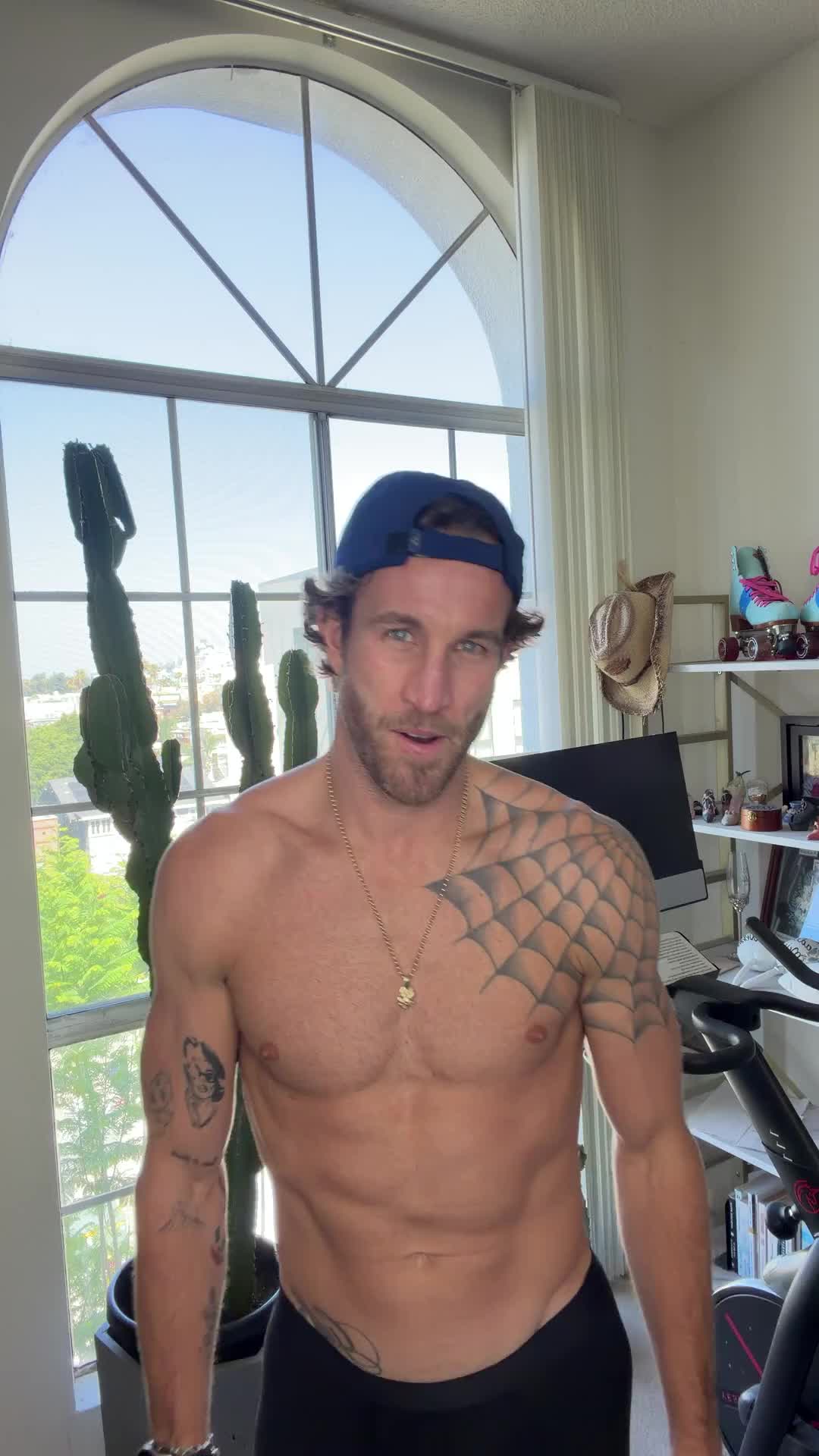 @MeUndies