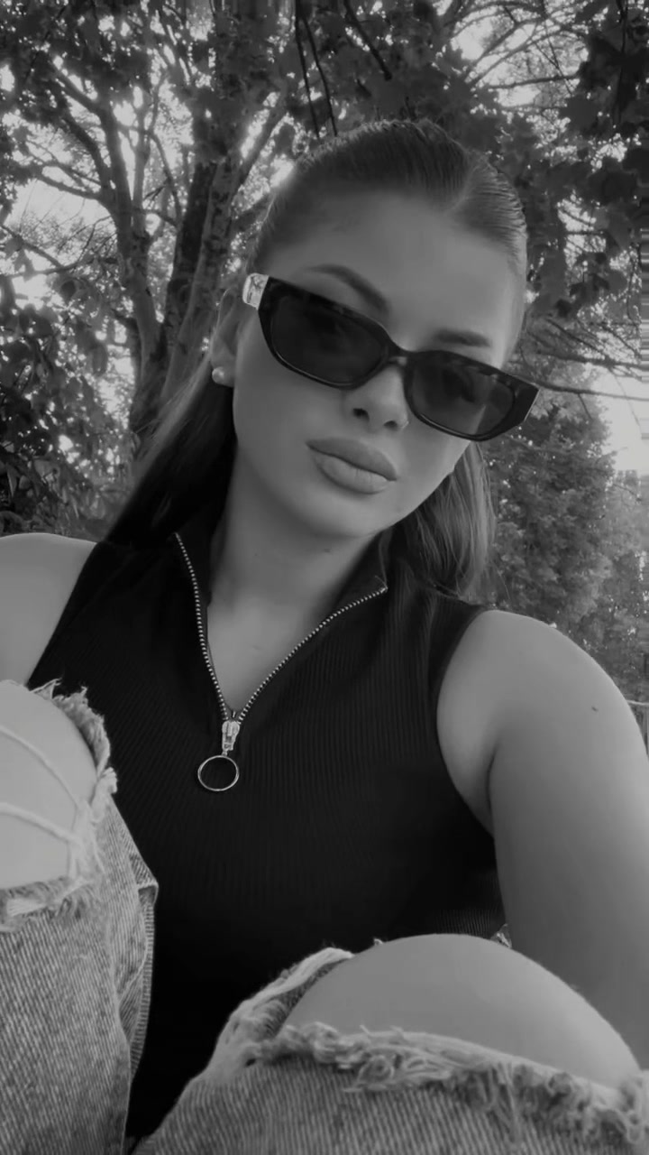 @👸