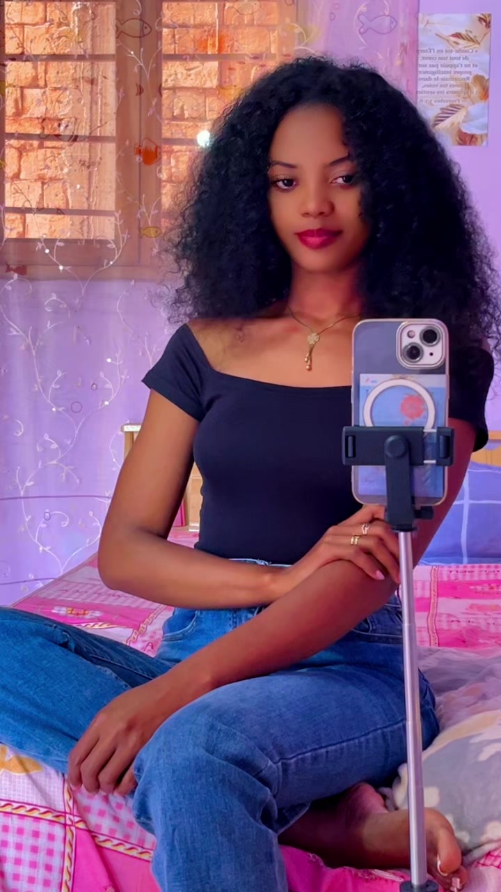 @𝓐ï𝓻𝓪𝓱🌸🇲🇬