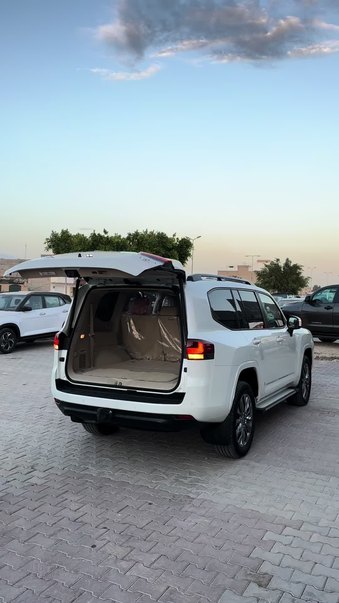 @يوسف زايد