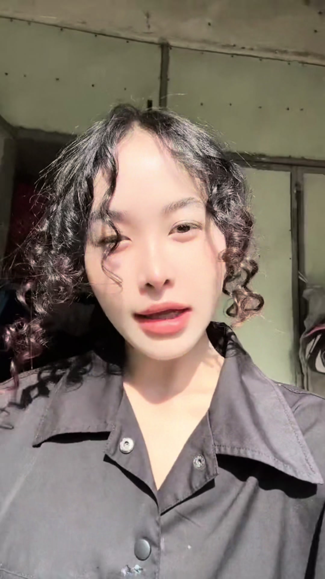 @Betsy Bombastic - ប៊េតសុី