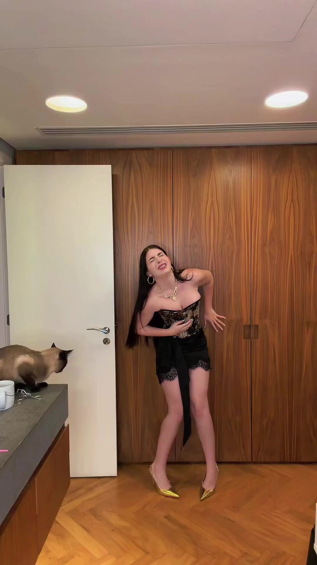 @HoneyLyricss