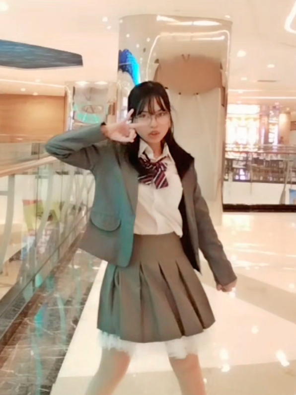 @vii໒꒱