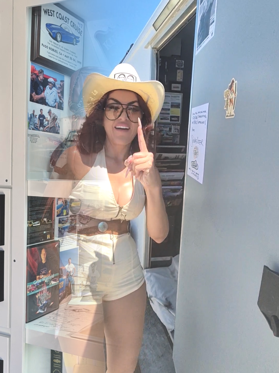 @Lola_LaBamba