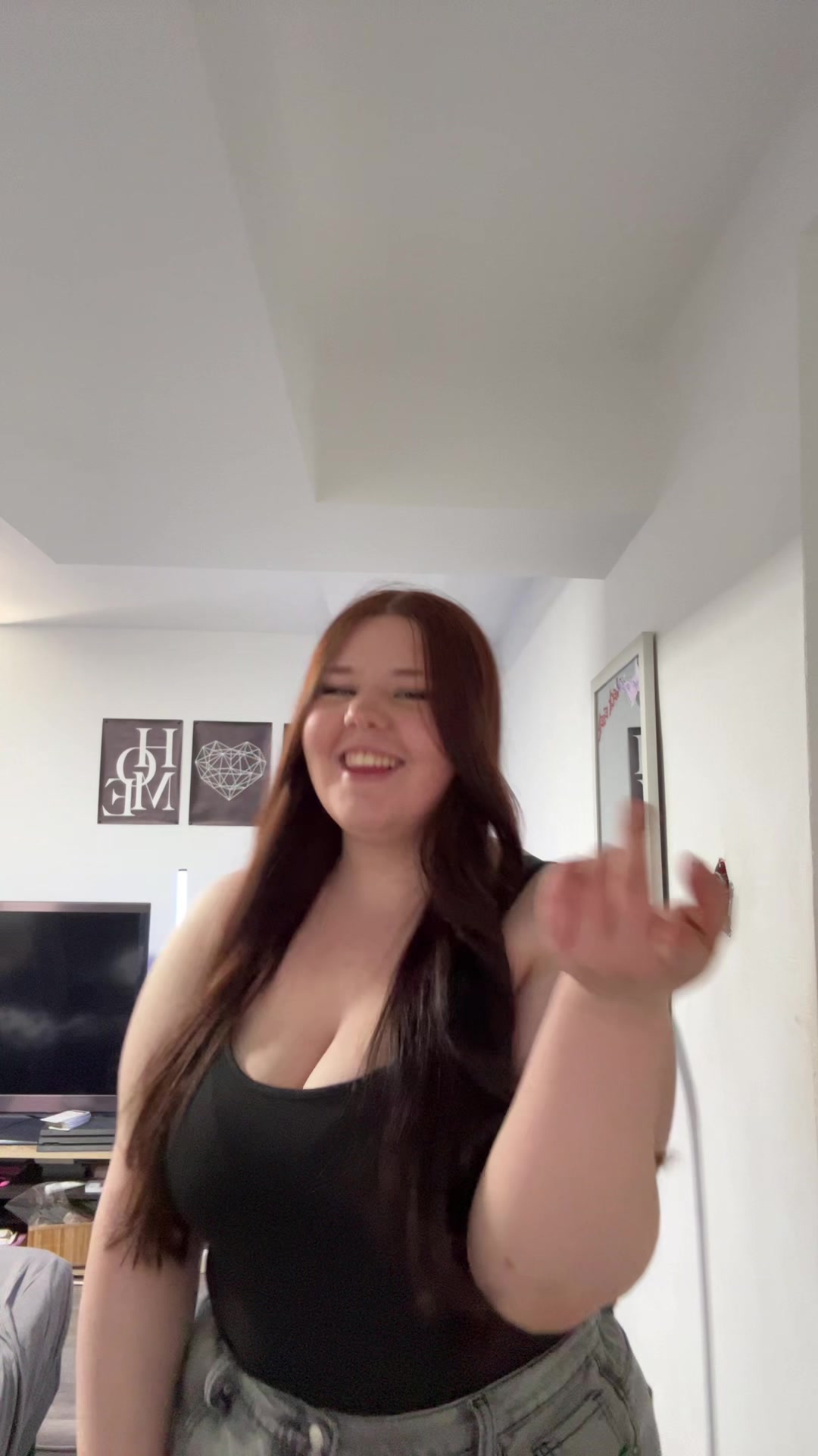 @𝕷𝕬𝖀𝕽𝕬 <3