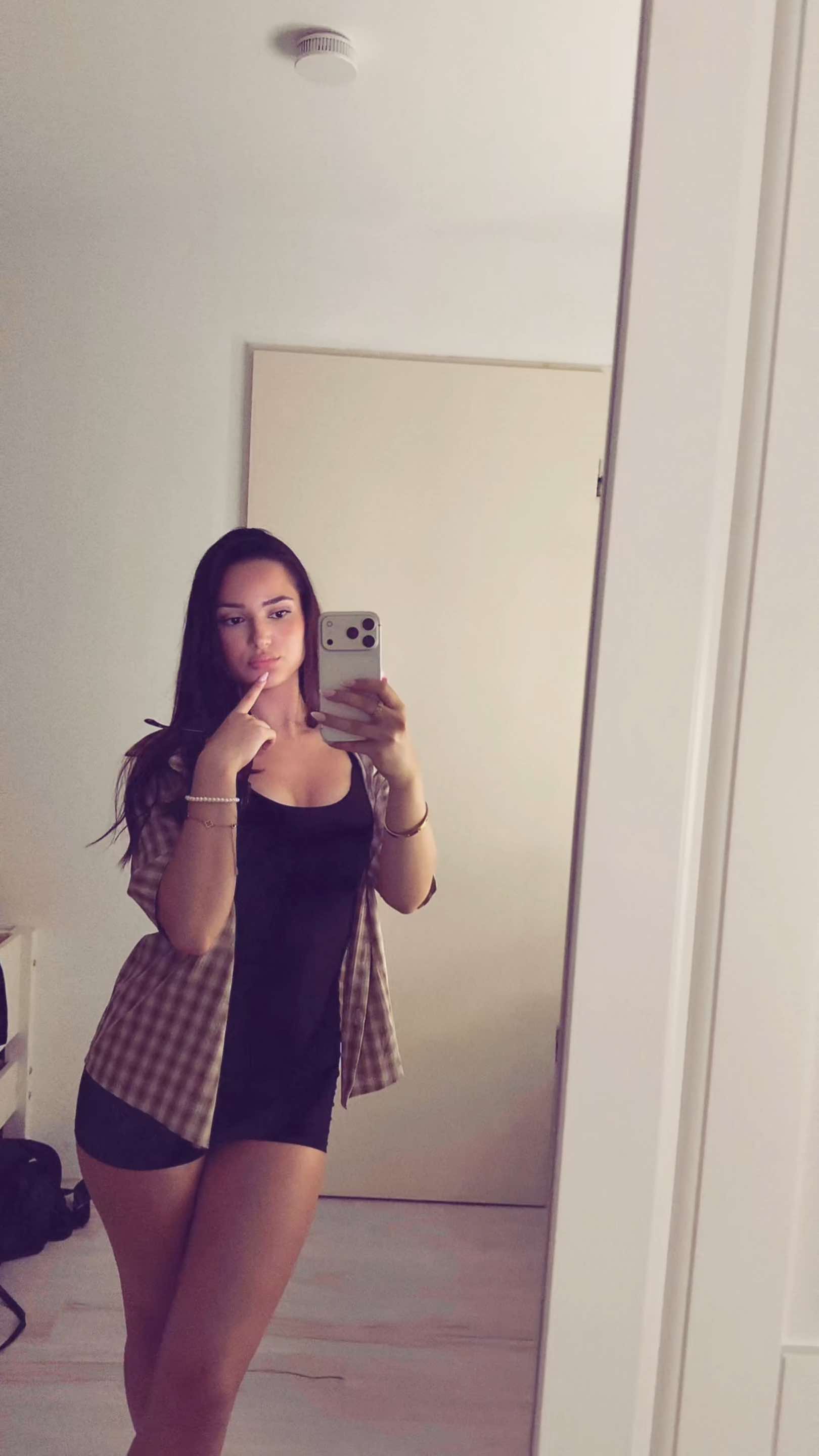@𝒩